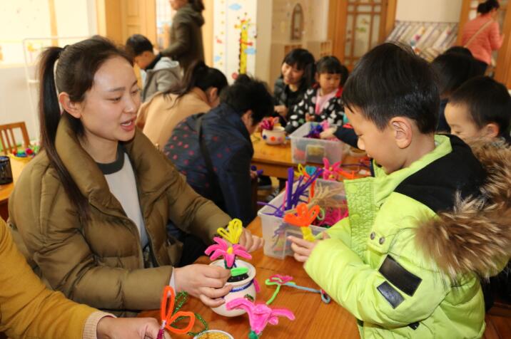 红珊瑚幼儿园开展三八节亲子感恩系列活动