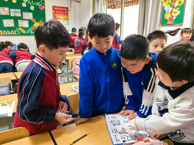 逸夫小学怎么画图片